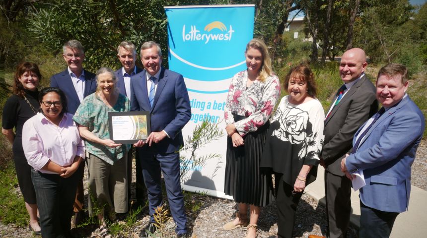 $1.5 million in Lotterywest funding given to Murdoch University's Keep the Carnaby's Flying program Main Image